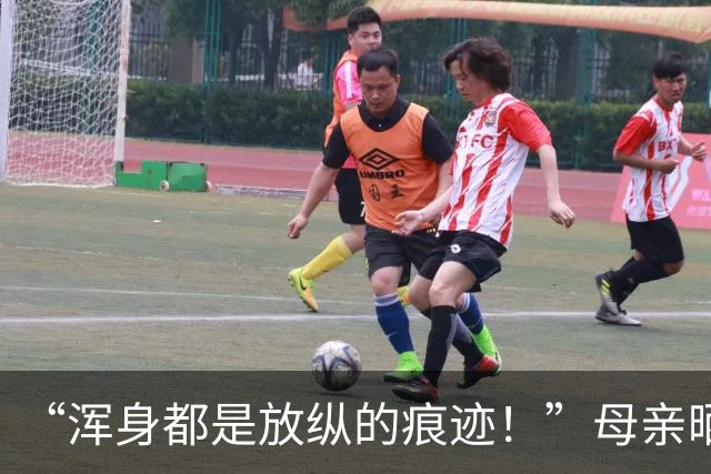 “浑身都是放纵的痕迹！”母亲晒儿子大学三年变化，连面相都变了，家长认为责任在学校，网友们痛斥